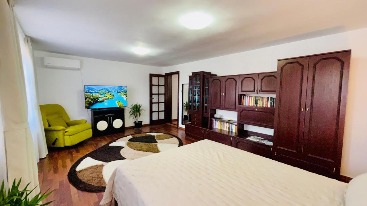 Leto House Apartment Targu Jiu Exterior photo