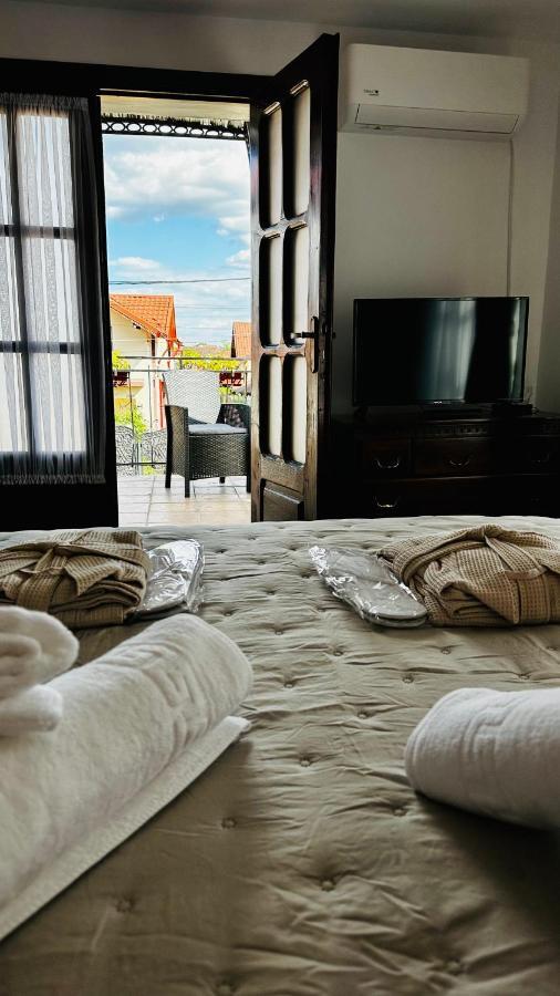 Leto House Apartment Targu Jiu Exterior photo