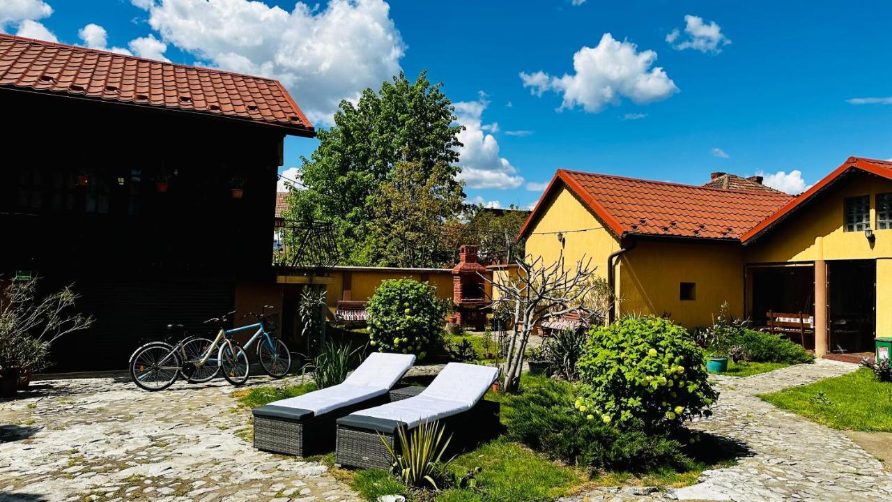 Leto House Apartment Targu Jiu Exterior photo
